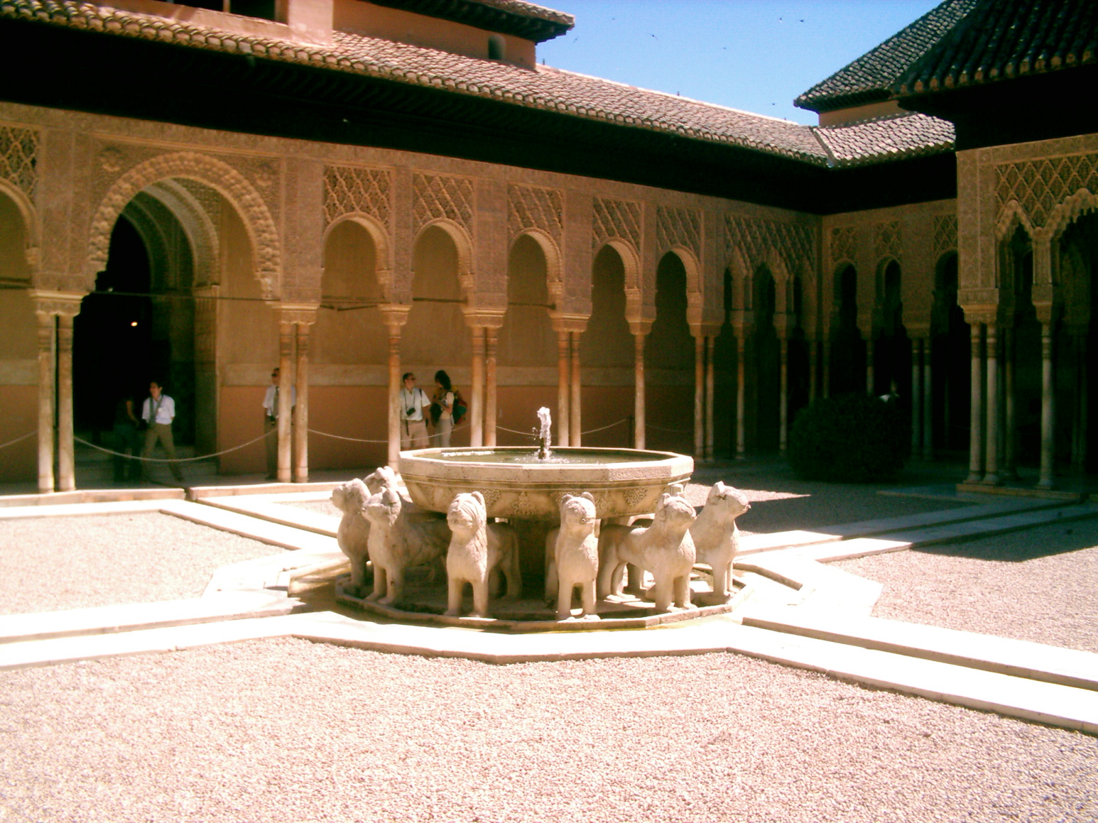 Patio de los Leones de La Alhambra