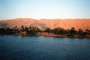 800px-valley-of-the-kings-as-seen-from-the-river-nile