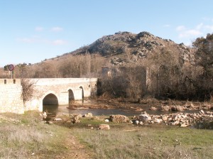 Al fondo el cerro de Alrcos