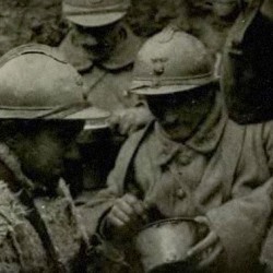 Soldados franceses en una trinchera durante la Primera Guerra Mundial, 1917.