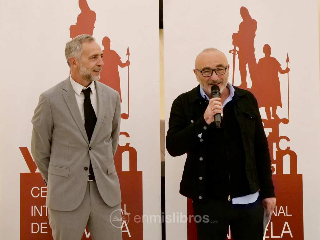 Luis Foronda hizo entrega del premio Los Cerros de Úbeda 2024 a Javier Alandes