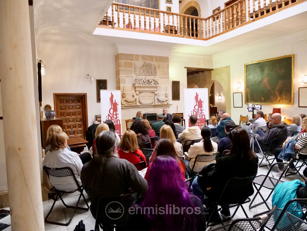 Un momento de la presentación del libro de Tony Gratacós en un escenario maravilloso.