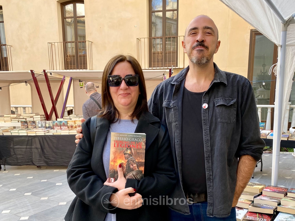 Un ratito de charla y firma de libro con Luis Manuel López Román.