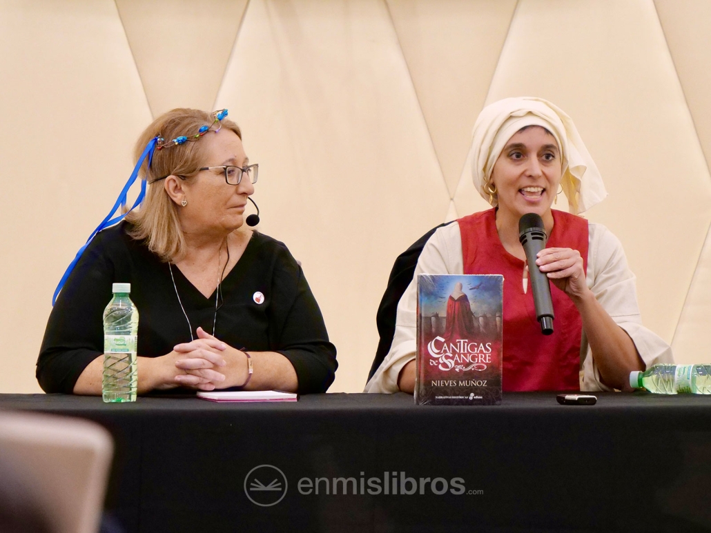 Las presentaciones de Nieves Muñoz siempre son una sorpresa. Presentada por Yolanda Rocha.