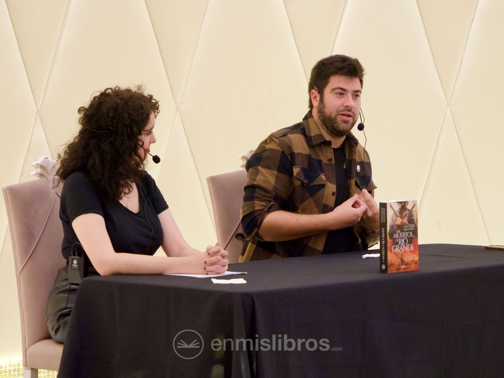 Santiago Mazarro, junto a su presentadora Ren, nos cautivó con «Los muertos de Río Grande».