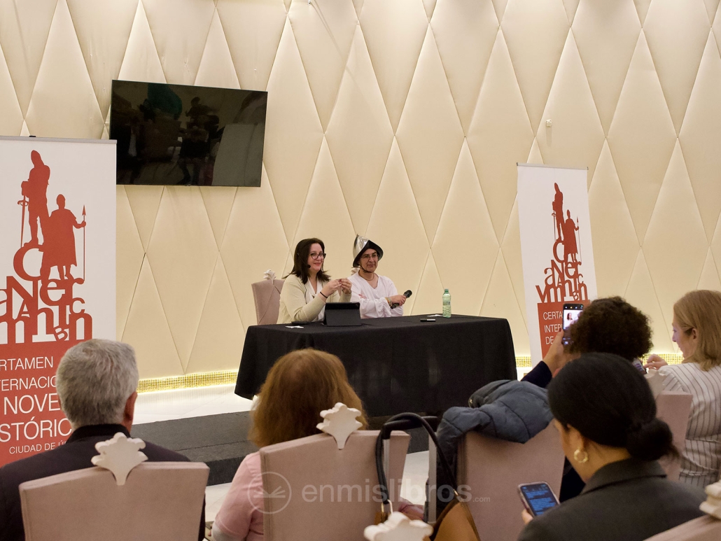 Muy orgullosa presentando a Víctor Fernández Correas.