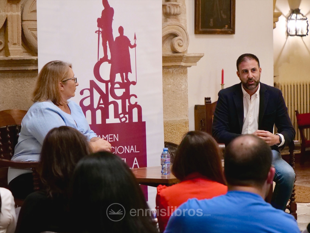 Enrique Lacárcel muy bien presentado por Yolanda Rocha.