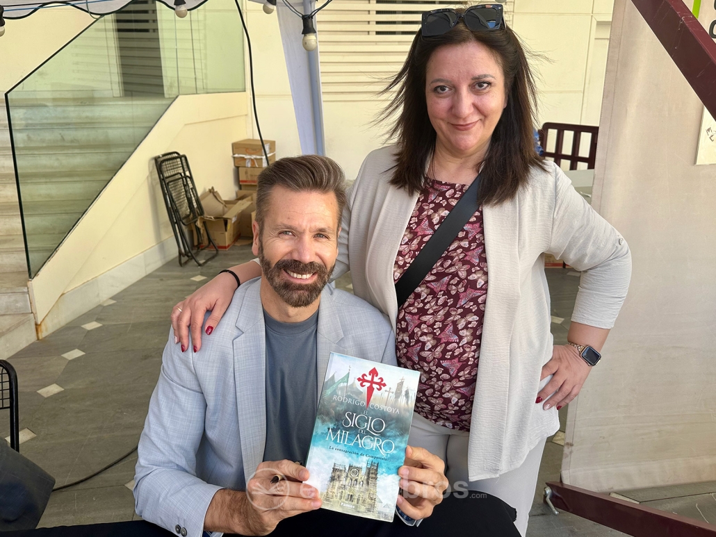 Rodrigo Costoya siempre tiene un hueco para sus lectores.